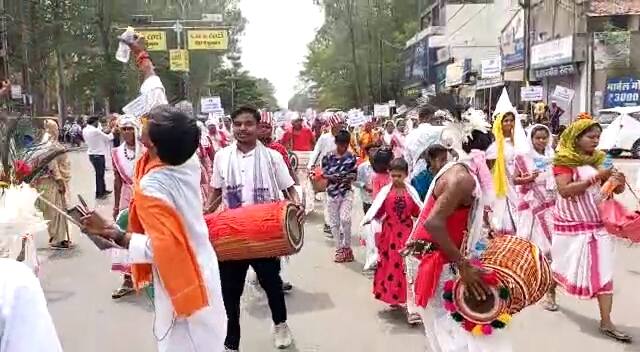 देश की 700 से अधिक जनजाति के विकास और उन्नति के लिए संविधान निर्माताओं ने आरक्षण और अन्य सुविधाओं का प्रावधान संविधान में किया है. लेकिन उन सुविधाओं का लाभ उन जनजातियों के स्थान पर वे लोग उठा रहे है. जो अपनी जनजाति संस्कृति, रूढ़िवादी परंपरा छोड़कर ईसाई या मुस्लिम बन गए है.