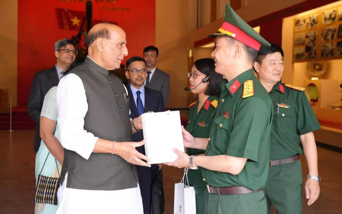 Rajnath Singh Vietnam Visit: भारत ने वियतनाम के साथ 'लॉजिस्टिक सपोर्ट एग्रीमेंट' पर किया हस्ताक्षर, दोनों देशों के बीच बढ़ेगा रक्षा सहयोग