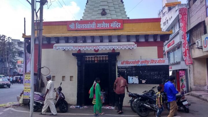 बिनखांबी गणेश मंदिर - गणेशाचे हे मंदिर भक्तांमध्येही खूप लोकप्रिय आहे. स्थापत्यकलेच्या उत्कृष्ट कामामुळे या मंदिराचे वैशिष्ट्य आणखी वाढले आहे. विशेष म्हणजे या मंदिरात एकही खांब नाही म्हणूनच बिनखांबी मंदिर असे म्हटले जाते.