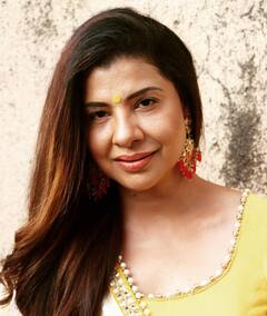 Sambhavna Seth Photos: भोजपुरी एक्ट्रेस संभावना सेठ ने ट्रेडिशनल अवतार में ढाया कहर, तस्वीरें देख फैन्स बोलें- खूबसूरत