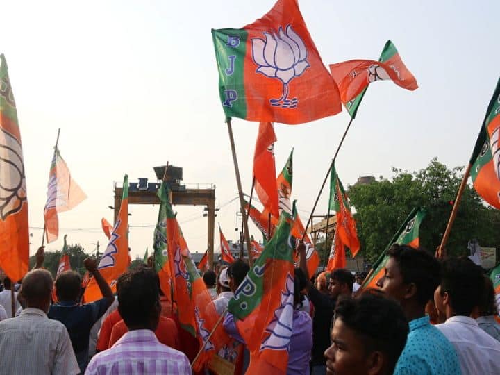 maharashtra News Aurangabad celebration from BJP in gulmandi Aurangabad: शिवसेनेच्या बालेकिल्ल्यात 'भाजप'चा जल्लोष