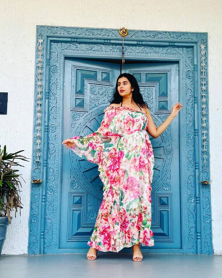 चारु कई टीवी सीरियल्स में नजर आ चुकी हैं, जिनमें ‘मेरे अंगने में’, ‘बालवीर’, ‘अकबर का बल बीरबल’ जैसे शोज शामिल हैं.