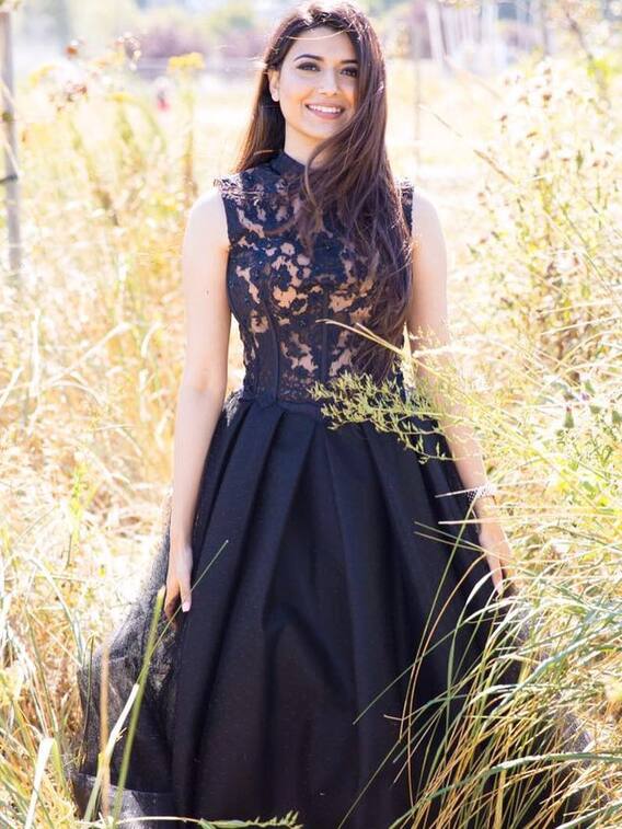 वेस्टर्न लुक में भी कमाल लगती हैं निमरत खैरा