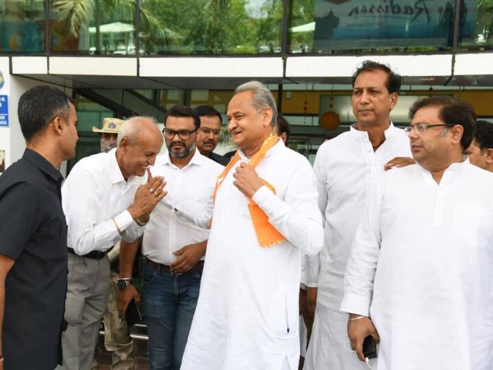 Rajasthan News Ashok Gehlot claims all MLAs to be united before Rajya Sabha elections Rajasthan Politics: राज्यसभा चुनाव को लेकर अशोक गहलोत का दावा- हमारे तमाम लोग एकजुट, बीजेपी पर साधा निशाना