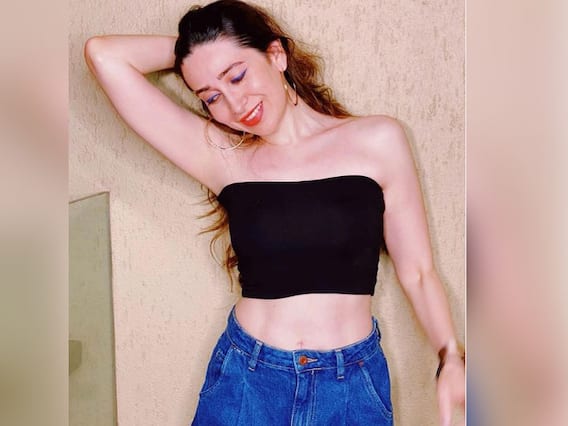Karishma Kapoor Video: करिश्मा कपूर के किलर वॉक ने उड़ाए फैंस के होश, दिलकश लुक के भी हो जाएंगे दीवाने Karishma Kapoor Video: करिश्मा कपूर के किलर वॉक ने उड़ाए फैंस के होश, दिलकश लुक के भी हो जाएंगे दीवाने