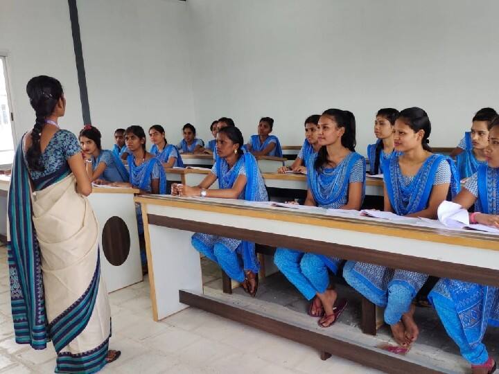 Coimbatore Spinning Mill employees becomes graduates by studying part time Check Details Coimbatore: ‘பார்ட் டைம்’ படிப்பினால் பட்டதாரிகளாகும் பஞ்சாலை பணியாளர்கள்; கோவை பஞ்சாலையின் ஒரு அசத்தல் முயற்சி..!