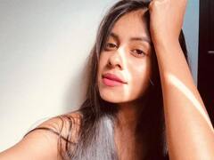 Dishani Chakraborty PHOTOS: मिथुनच्या मुलीच्या दिलखेच अदा, पाहा फोटो