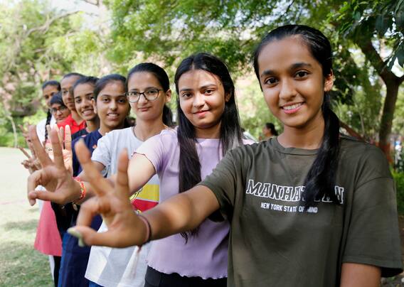 बारावीच्या निकालात मुलींची बाजी...