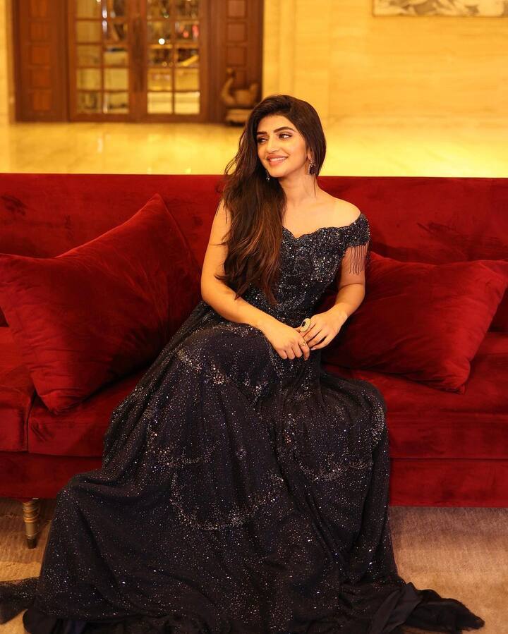 పెళ్లిసందడి సినిమాతో శ్రీలీల తెలుగు వారికి పరిచయం అయ్యింది. ఇరవై ఏళ్ల వయసులోనే హీరోయిన్ గా మారింది.  -Image Credit:Sreeleela/Instagram