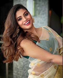Actress Iniya:பல நிலவொளிகளில் தலை குளித்திடும் போதும்.. நடிகை இனியா லேட்டஸ்ட் க்ளிக்ஸ் !