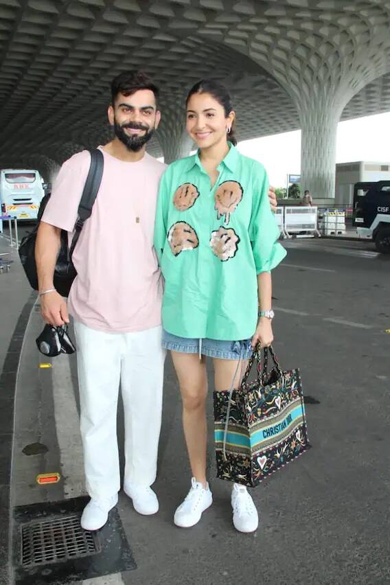 અનુષ્કા શર્માએ ડેનિમ શોર્ટ્સ સાથે ગ્રીન શર્ટ પહેર્યો હતો. તેણે સફેદ શૂઝ સાથે આ લુક પૂરો કર્યો. આ સિમ્પલ લુકમાં અનુષ્કા ખૂબ જ ક્યૂટ લાગી રહી છે.