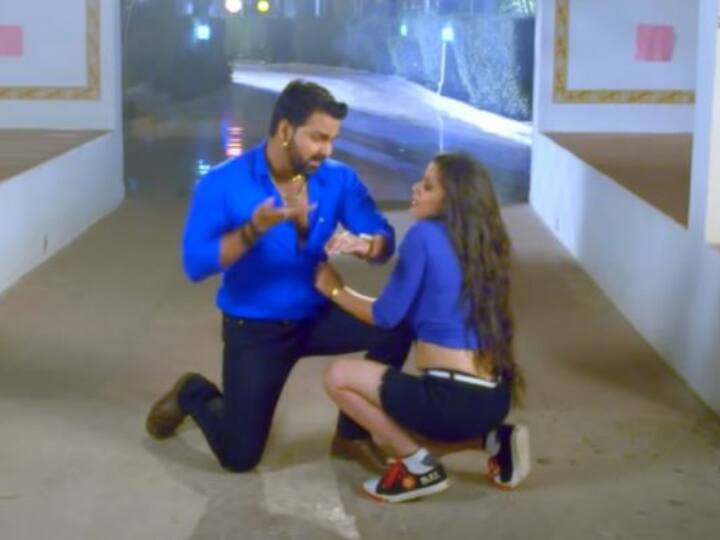 Bhojpuri song 2022 Pawan Singh and Nidhi Jha viral video on internet Bhojpuri Song: निधि झा से प्यार का इजहार कर बैठे Pawan Singh, रोमांटिक अंदाज़ देख डूबे नज़र आए इनके दीवाने