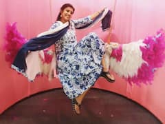 Intinti Gruhalakshmi Kasthuri Photos: ఊయలలో గృహలక్ష్మి, మరీ చిన్నపిల్లైపోతోందిగా!