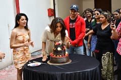 Shilpa Shetty Photos: ‘निकम्मा’ की टीम ने शिल्पा शेट्टी को दिया बर्थडे सरप्राइज, खूब हाई दिखा जोश