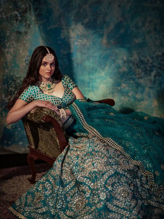 ये रिश्ता... की भोली-भाली अक्षरा रियल लाइफ में है बेहद ग्लैमरस