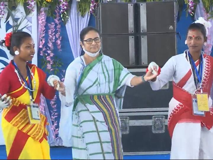 CM Mamata Banerjee Dances With Tribal Women During Mass Wedding Ceremony In Alipurduar North Bengal Video Viral CM Mamata Banerjee Dances With Tribal Women During Mass Wedding Ceremony | WATCH