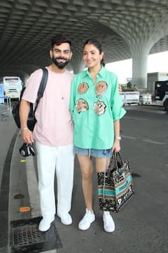 Virat Kohli-Anushka Sharma Pics: પતિ  વિરાટ કોહલી સાથે એરપોર્ટ પર સ્પોટ થઇ અનુષ્કા શર્મા, ક્યૂટ કપલની  જુઓ તસવીરો