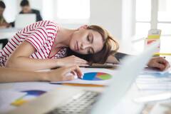 Stop Sleepiness: पढ़ते समय आती है नींद? भगाने के लिए आजमाएं ये टिप्स