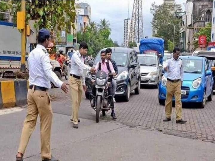 Strict action against helmetless pillion riders from June 9, says Mumbai Traffic Police मुंबई वाहतूक पोलिसांची मोहीम उद्यापासून सुरु होणार; दुचाकीवर मागे बसणाऱ्यांनी हेल्मेट घाला, अन्यथा दंड