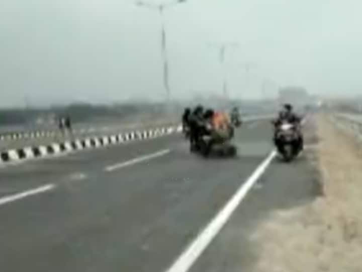 Patna News: the bike rider hit the scooty coming from the front on the Ganga elevated path Patna ann Road Accident News: पटना गंगा एलिवेटेड पथ पर रफ्तार का कहर, बाइक सवार ने सामने से आ रही स्कूटी को मारी जोरदार टक्कर
