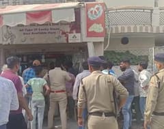 Haridwar News: हरिद्वार में दिन दहाड़े तमंचे के बल पर ज्वेलरी शॉप में लूट, व्यापारी ने बदमाश को दबोचा