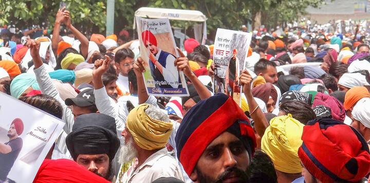 सिद्धू मूसेवाला के अंतिम अरदास के मौके पर उनके पिताजी काफी भावुक हो गए. उन्होंने बताया कि 'मेरा बेटा एक संत आदमी था. उसकी किसी से कोई दुश्मनी नहीं थी. उसने कभी भी किसी के साथ कुछ बुरा नहीं किया था'.