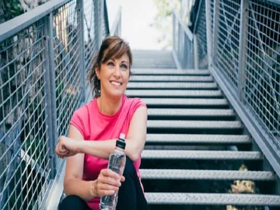 Weight Loss : चाळीशीनंतर महिलांचे वजन का वाढते? फिट राहण्यासाठी फॉलो करा 'या' सोप्या टिप्स... Weight Loss : चाळीशीनंतर महिलांचे वजन का वाढते? फिट राहण्यासाठी फॉलो करा 'या' सोप्या टिप्स...