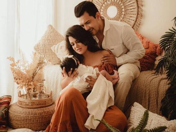 Pics: आदित्य नारायण ने बेटी त्विषा संग लेटेस्ट फोटोशूट की तस्वीर की शेयर, लाडली की मासूमियत जीत लेगी आपका दिल Pics: आदित्य नारायण ने बेटी त्विषा संग लेटेस्ट फोटोशूट की तस्वीर की शेयर, लाडली की मासूमियत जीत लेगी आपका दिल