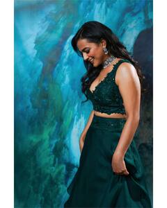 Shraddha Srinath Latest Photos: జెర్సీ హీరోయిన్ శ్రద్ధా శ్రీనాథ్‌ను ఇంత గ్లామర్‌గా ఎప్పుడూ చూసి ఉండరు