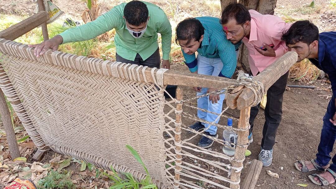 Beed Illegal Abortion Case : आरोपी अंगणवाडी सेविकेकडे कोट्यवधीचं घबाड, सूत्रधार डॉक्टरच्या शोधासाठी पोलीस औरंगाबादेत Beed Illegal Abortion Case Accused Anganwadi worker has assets worth crores of rupees, police in Aurangabad in search of mastermind doctor Beed Illegal Abortion Case : आरोपी अंगणवाडी सेविकेकडे कोट्यवधीचं घबाड, सूत्रधार डॉक्टरच्या शोधासाठी पोलीस औरंगाबादेत