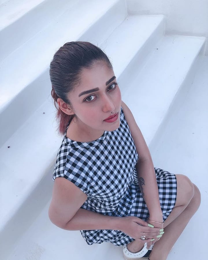 विग्नेश ने आगे लिखा- अब ये मेरी जिंदगी नयनतारा के प्यार को डेडिकेटिड है. मेरी थंगामे तुम्हे कुछ ही घंटों में देखने के लिए एक्साइटेड हूं. भगवान से आने वाली जिंदगी के लिए कामना करता हूं. ऑफिशियली बेस्ट फ्रेंड और परिवार के सामने नया चैप्टर शुरू करने जा रहे हैं.