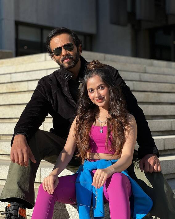 Jannat Zubair Photos: कैपटाउन की सन शाइन में शार्ट्श पहने कुछ यूं चमकती दिखीं जन्नत जुबैर, अदाएं देख आप भी हो जाएंगे फिदा !