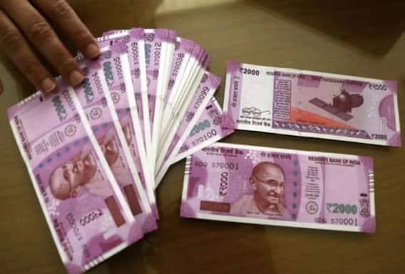 નેશનલ સેવિંગ્સ સર્ટિફિકેટ (NSC)નો વ્યાજ દર 6.8 ટકા છે અને તેમાં પૈસા બમણા થવાનો સમયગાળો 126 મહિનાનો છે. NSC ખાતું ઓછામાં ઓછા રૂ. 1000થી ખોલી શકાય છે. મહત્તમ રોકાણ રકમ પર કોઈ મર્યાદા નથી. NSC યોજનામાં રોકાણને આવકવેરાની કલમ 80C હેઠળ મુક્તિ આપવામાં આવી છે.