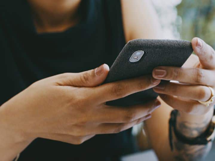 Fintech Firms Seek Replace SMS Alerts For Customers' Bank Transactions With App Notifications Nasscom Google Pay Paytm Fintech Firms Seek To Replace SMS Alerts For Customers' Bank Transactions With App Notifications: Report