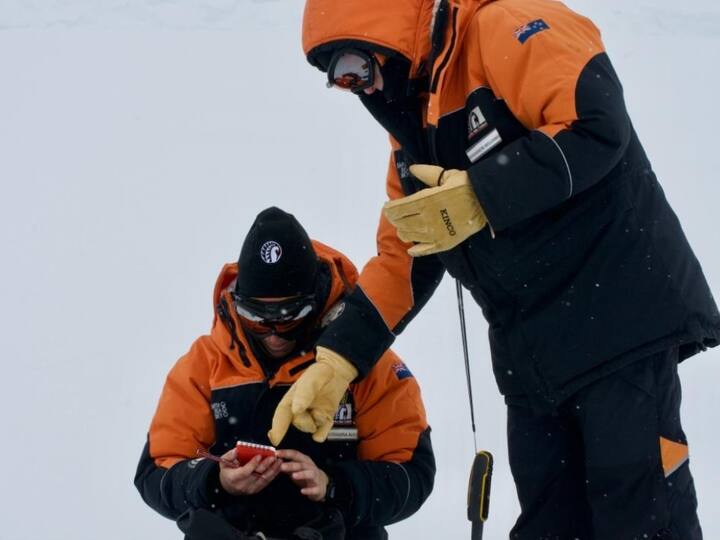 First evidence of microplastics in Antarctic snow new NZ research உலகத்துக்கே இது எச்சரிக்கை மணி! அண்டார்டிகா பனித்துகளில் பிளாஸ்டிக்! ஷாக்கில் ஆய்வாளர்கள்!