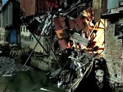 PHOTO : ...अन् पाहता-पाहता तीन मजली इमारत कोसळली; मुंबईतील दुर्घटना