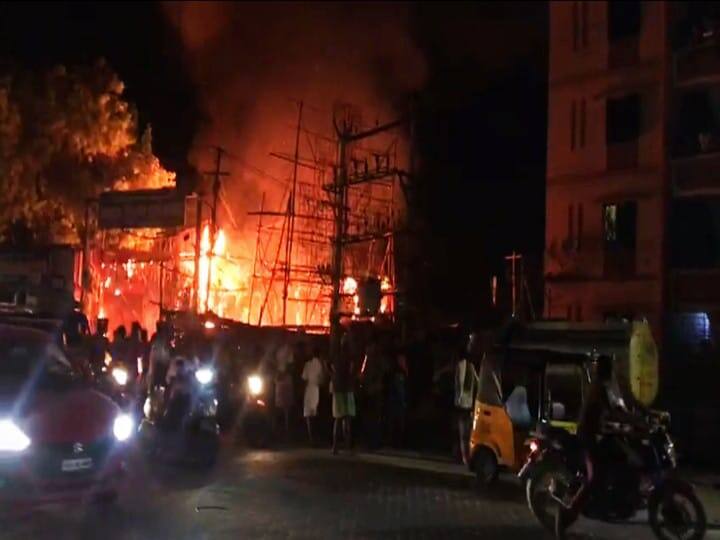 Survivors of a devastating fire at the temple festival in Madurai Madurai ; மதுரையின் கோயில் திருவிழாவில் பயங்கர தீ விபத்து - உயிர் தப்பிய பக்தர்கள் !