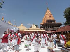 Ganga Dussehra 2022: गंगा दशहरा पर निभाई परंपरा, महाकाल मंदिर में तपती गर्मी में नंगे पैर हुई भगवान शिव की आराधना