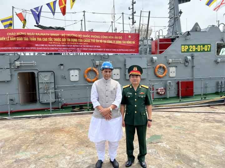 Rajnath Singh handed over 12 high-speed boats to Vietnam's Navy on a three-day visit, Defense Minister ANN India-Vietnam Relations:  राजनाथ सिंह ने वियतनाम की नौसेना को सौंपी 12 हाई स्पीड बोट, तीन दिवसीय दौरे हैं पर रक्षा मंत्री