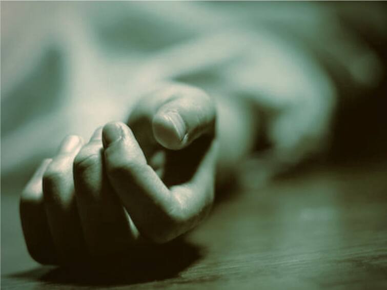 4 people committed suicide in 2 days in Amirgadh taluka of Banaskantha, one more body was found from Balundra area BANASKANTHA : અમીરગઢ તાલુકામાં 2 દિવસમાં 4 લોકોના આપઘાતથી ચકચાર, વધુ એક મૃતદેહ મળ્યો