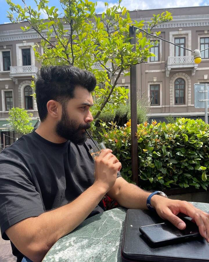 మౌనిరాయ్ బ్యూటిఫుల్ పిక్స్ -Image Credit: MouniRoy/Instagram