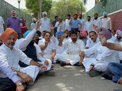 Punjab News: सीएम भगवंत मान के आवास के बाहर कांग्रेस नेताओं का धरना-प्रदर्शन, पुलिस ने हिरासत में लिया