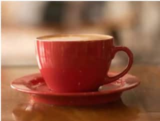 Health Tips : गुळाचा चहा जितका आरोग्यदायी तितकेच त्याचे तोटेही 