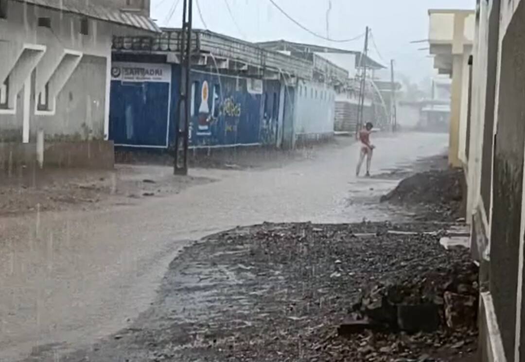 Gujarat Rain: આગામી 5 દિવસ ગુજરાતમાં વરસાદની આગાહી, જાણો ક્યા-ક્યા વિસ્તારમાં વરસશે વરસાદ Rainfall forecast for next 5 days in Gujarat, find out in which areas it will rain Gujarat Rain: આગામી 5 દિવસ ગુજરાતમાં વરસાદની આગાહી, જાણો ક્યા-ક્યા વિસ્તારમાં વરસશે વરસાદ