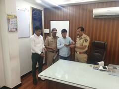 Nashik News : नाशिकच्या रुग्णवाहिका चालकाचा प्रामाणिकपणा; रुग्णांची पर्स केली परत