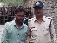 Indore News: कुख्यात बदमाश ने पुलिस की टीशर्ट पहनकर की बाइक की चोरी, हुआ गिरफ्तार