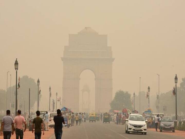 Delhi Air Pollution: Delhi's climate is in 'very bad' category, people feel difficult to breathe Delhi Air Pollution: दिल्ली-एनसीआर की हवा हुई ‘बहुत खराब’, प्रदूषण बढ़ा, लोगों का सांस लेना भी मुश्किल