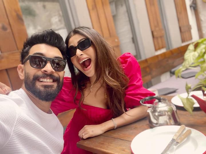 మౌనిరాయ్ బ్యూటిఫుల్ పిక్స్ -Image Credit: MouniRoy/Instagram