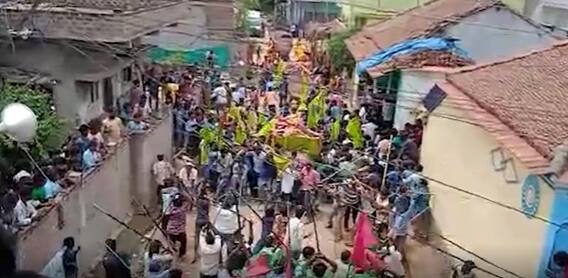 Konaseema Kunthi Devi Jathara : మాటా మాటా పెరిగి...గారడీ కర్రలతో దాడి | ABP Desam