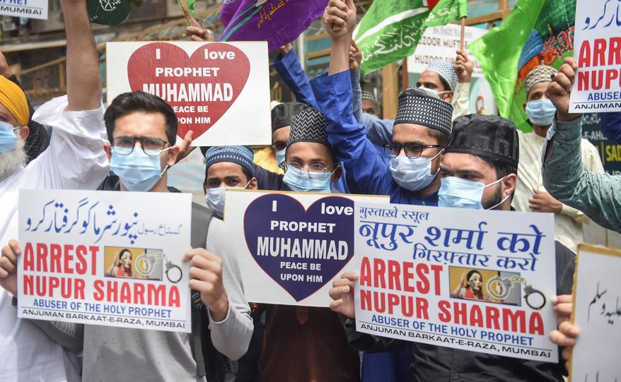 Prophet Row: पैगंबर पर विवादित बयान से अब सड़क पर संग्राम, जंतर-मंतर पर AIMIM का प्रदर्शन, हिंदू महासभा का समर्थन में मार्च